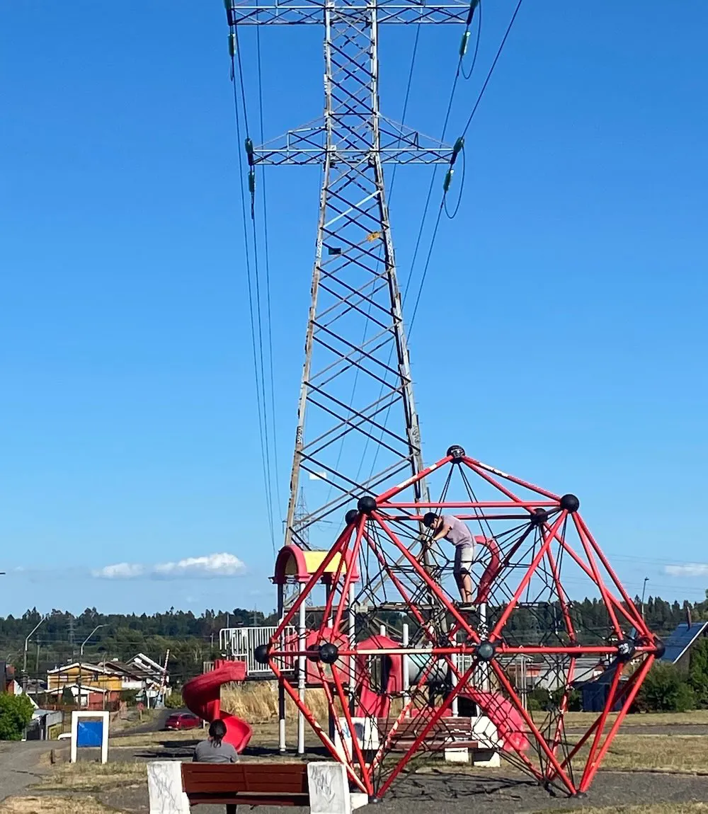 Juegos infantiles en Temuco - lineas de alta tension