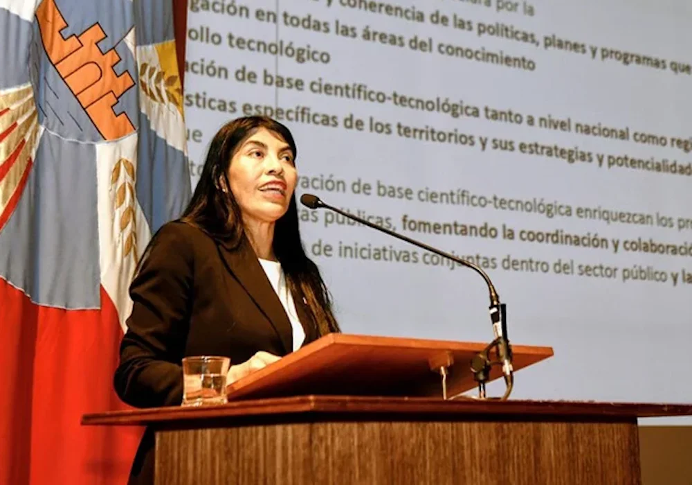 Ministra Ximena Linconao en la UACH